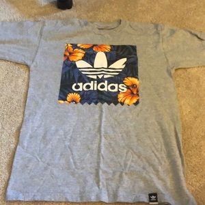 Addis’s box t shirt size small